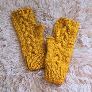 Brand new Cozy Cable Handknit Fingerless Gloves Mittens Yellow Mustard One size